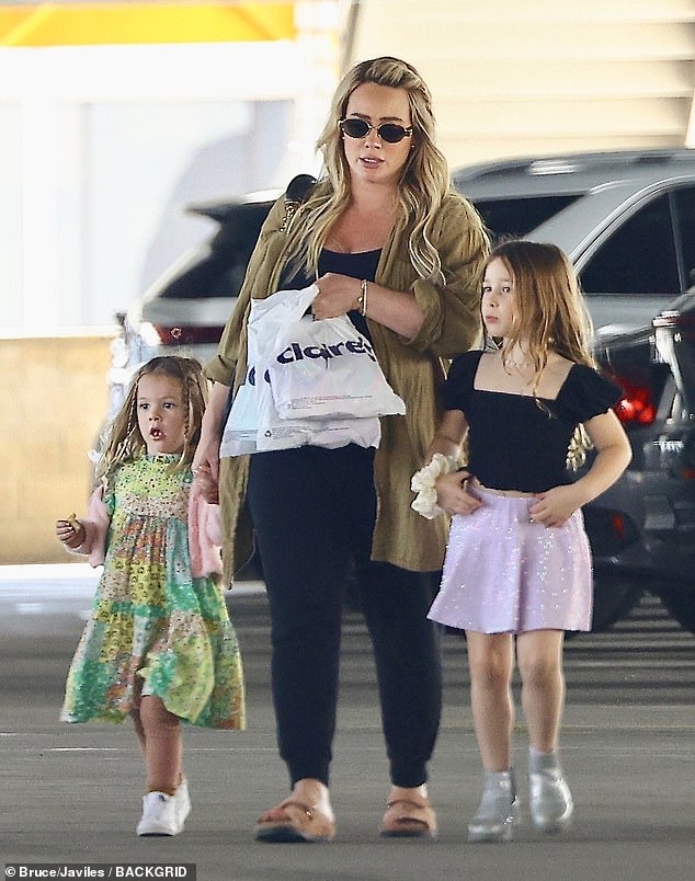 Pregnant Hilary Duff enjoyed a round of retail therapy with her two daughters, Banks Violet, 5, and Mae James, 3, in Los Angeles on Friday.