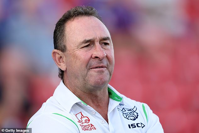 Canberra Raiders coach Ricky Stuart has rejected suggestions of a dispute with his Gold Coast Titans counterpart Des Hasler.