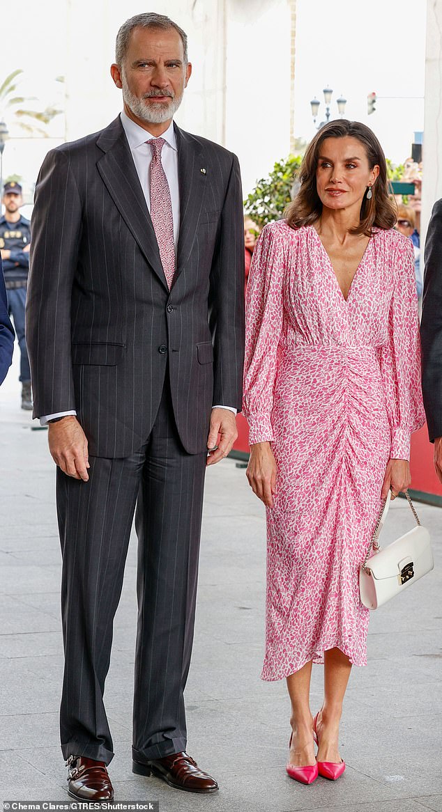 Queen Letizia cut an elegant figure as she joined her husband, King Felipe VI, at an arts awards ceremony in Cádiz on Wednesday.
