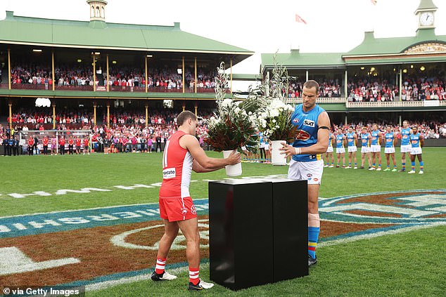 Sydney Swans and Gold Coast Suns pay tribute to victims of Bondi Junction attack