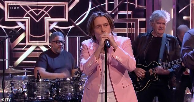 Take That fans rejoiced when Mark Owen debuted a 'babyface' look during the band's performance on Ant and Dec's Saturday Night Takeaway.