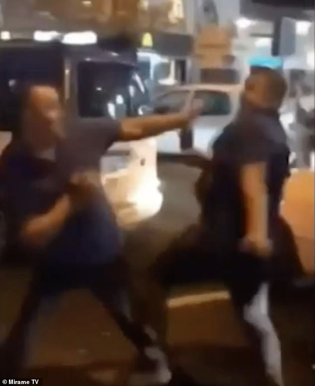 Video shows two taxi drivers fighting next to a taxi rank in Verónicas, Tenerife