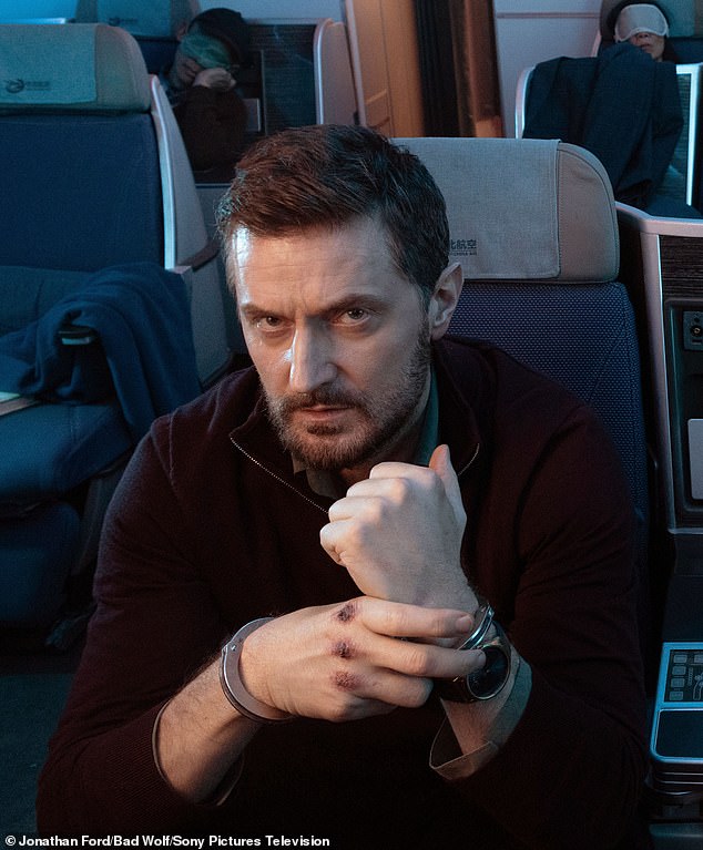 On an overnight flight to Beijing in Red Eye, handsome surgeon Dr. Matthew Nolan (Richard Armitage) is served a vegan meal laced with poison, while a passenger with a concealed gun sits behind him and a sinister stowaway lurks around the corners. hallways.