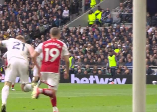 Tottenham SHOULD have been awarded a penalty for Leandro Trossards