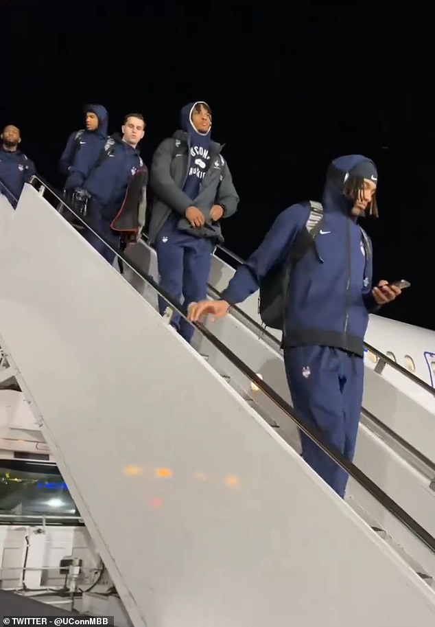 The UConn Huskies suffered major delays to their trip to Phoenix on Thursday morning.