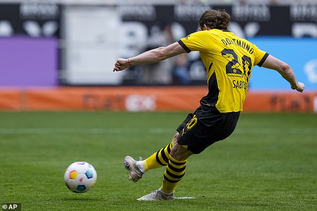 Marcel Sabitzer scored a penalty to put Borussia Dortmund up 3-1 on Saturday.