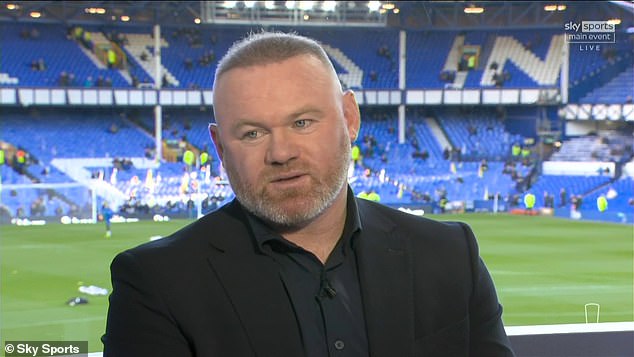Wayne Rooney criticized the Liverpool 'schoolboy' who defended Everton's first goal