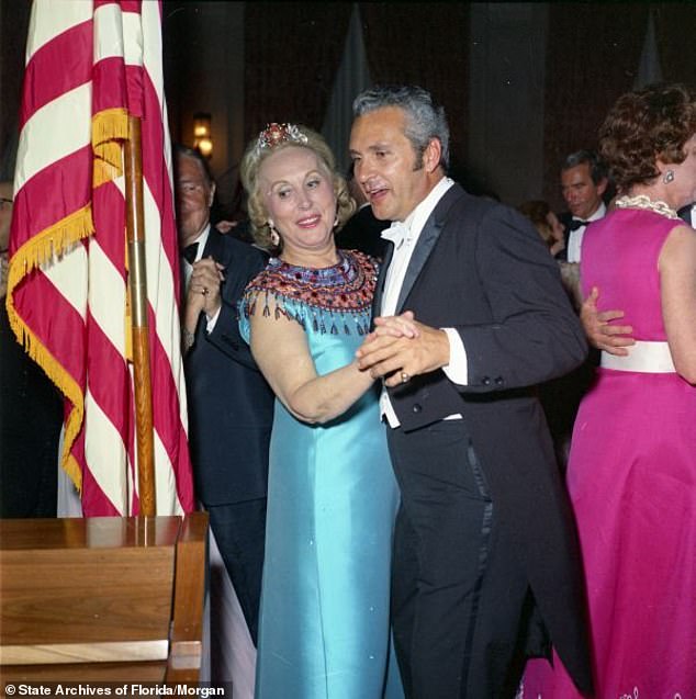 Este¿e Lauder was photographed in a teal dress and dazzling headdress dancing a waltz with professional dancer Verne Casanave.