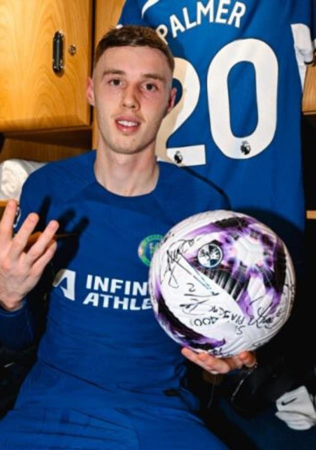 Who wrote an insult on Cole Palmers match ball Chelseas