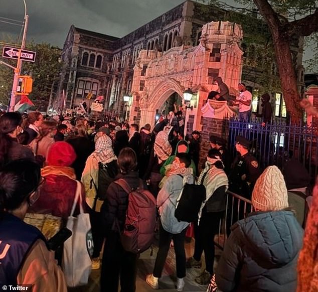 Many protesters chose to leave Columbia when police surrounded the campus rather than be arrested, and walked north to CCNY to join the protest there.