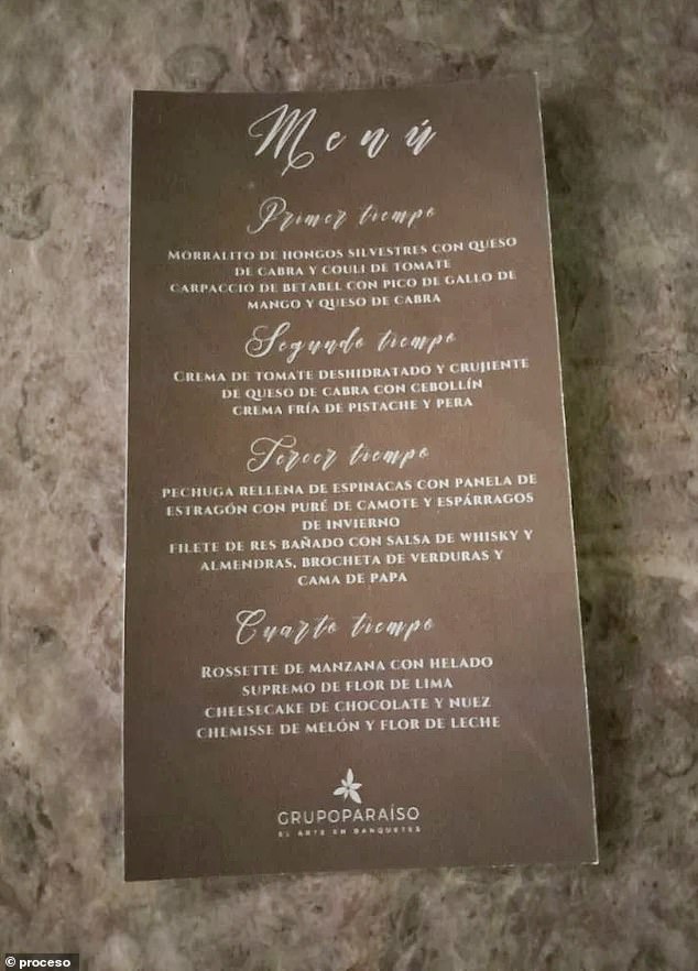 The wedding menu shared by Aranza Rodríguez showed that the appetizer featured mushrooms with goat cheese and tomato coulis, as well as beet carpaccio with mango, pico de gallo, among other dishes.