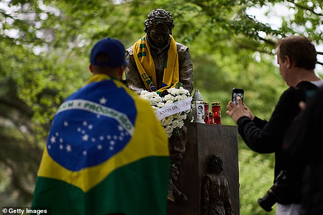 Fans visited the monument dedicated to the driver during an event to commemorate him
