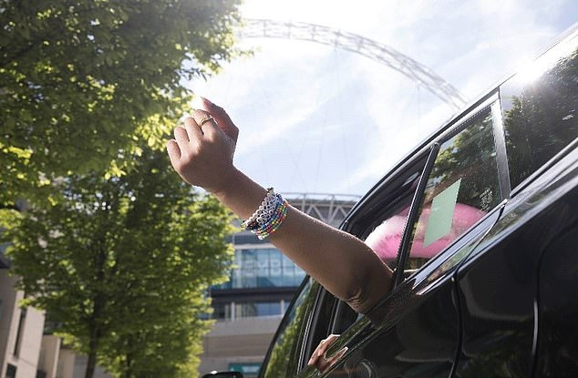Among the wristbands placed in Ubers, 200 will consist of a special code offering £20 off Uber Booking