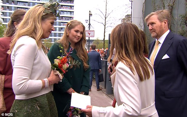 Princess Amalia was accompanied by her entire family on King's Day while they chatted with the press