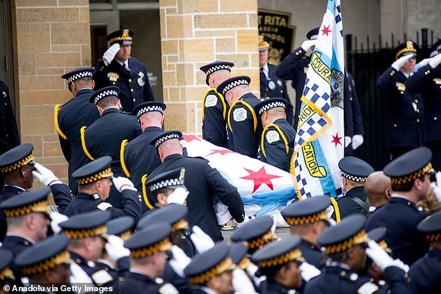 On Monday, hundreds of people attended the funeral of the fallen Huesca officer, who was shot and killed during a brutal carjacking while returning home from work last week.