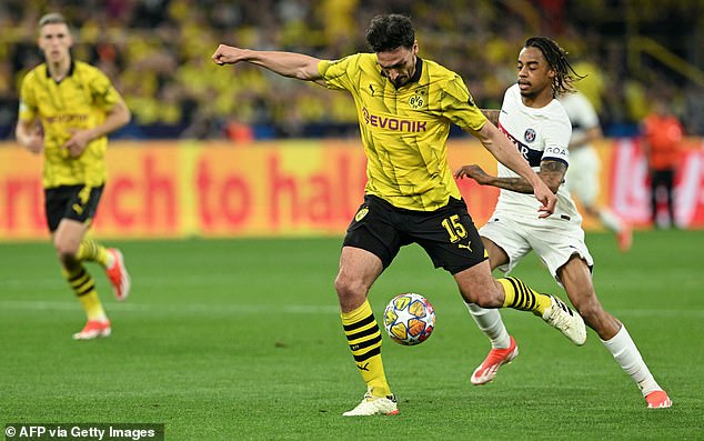 Mats Hummels was a giant in the Dortmund defense and commanded PSG's attackers throughout the match.