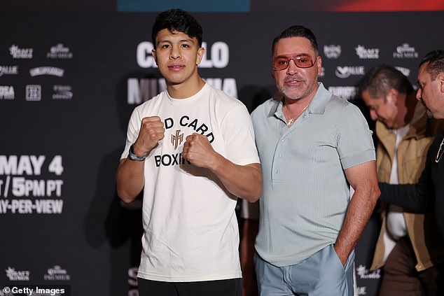 Jamie Munguia will look to keep his undefeated record intact with De La Hoya in his corner