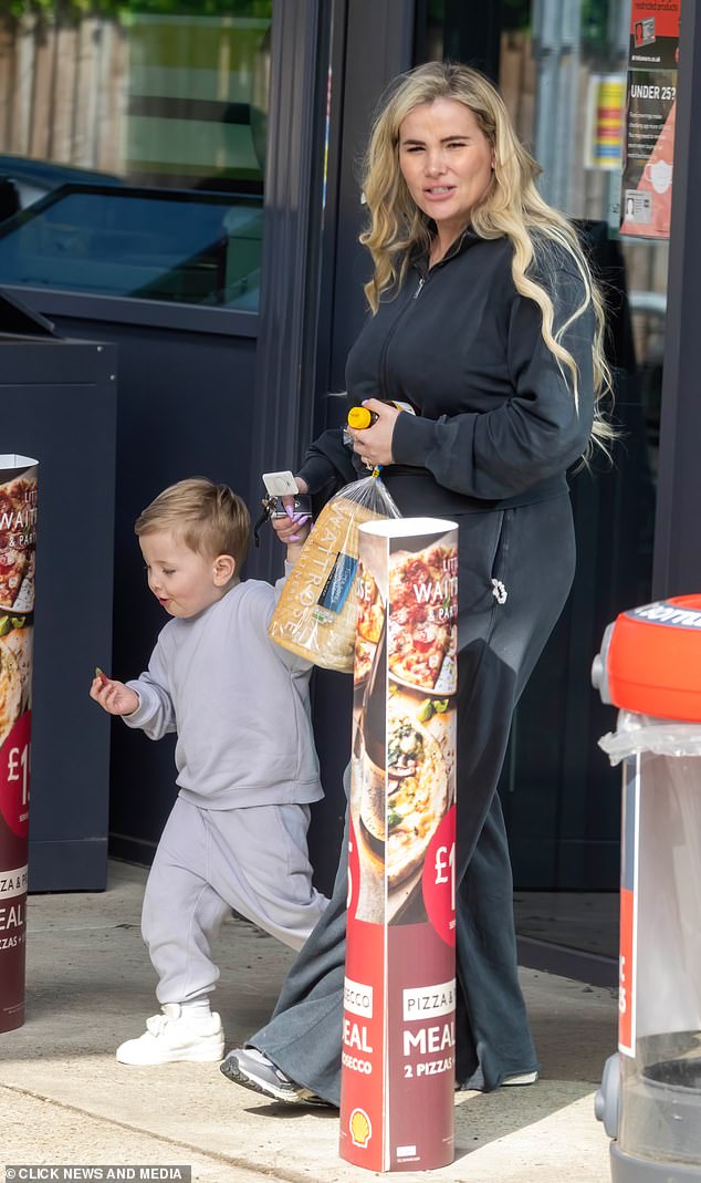 Georgia was dressed all in black and paired a zip-front hoodie with sweatpants and sneakers, while Brody donned a gray tracksuit.