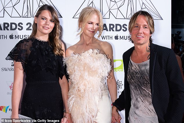 Lucía is the daughter of Antonia, the sister of Hollywood actress Nicole, and the late businessman Angus Hawley (Lucía appears in the photo with Nicole and her husband Keith Urban in 2018)
