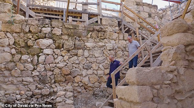 The wall unearthed in the City of David was not built in the time of Hezekiah as part of the preparations for the Assyrian siege, but earlier, in the time of King Uzziah, after the earthquake that occurred in Jerusalem.