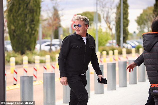 Gordon kept it casual in a black jacket, jeans and white T-shirt.