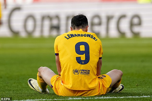 Robert Lewandowski scored his 24th goal of the season and put Barça up 2-1