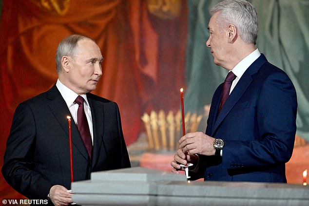 Putin and the Moscow mayor exchanged gifts later, but during the service the couple appeared somber.