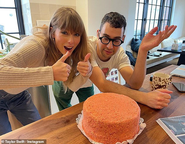 It has been revealed that Lamar hired frequent Taylor Swift collaborator Jack Antonoff to co-produce 6:16 in Los Angeles.