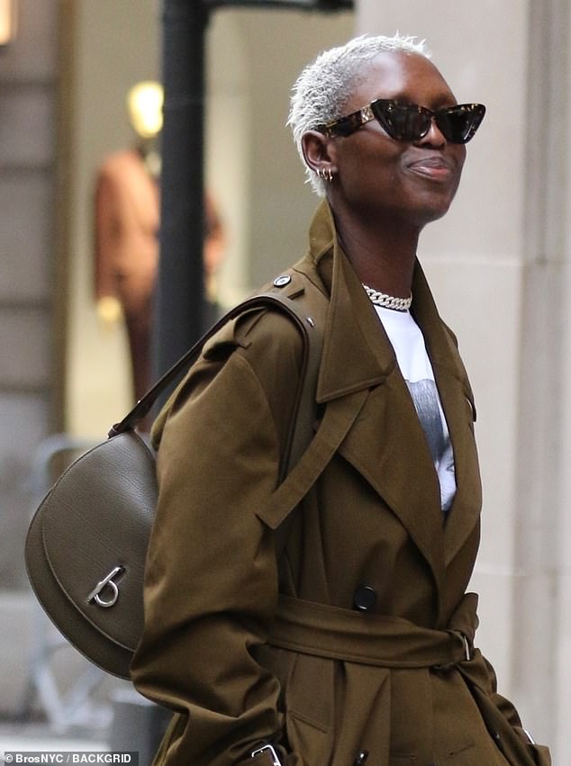 Jodie dressed in dark cat-eye sunglasses and a Cuban link choker while carrying a $2,890 Burberry 'Medium Rocker Bag'.