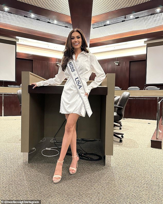 She won a series of competitions before being named Miss USA, including Miss Teen Florida United States, Miss Collegiate America and Miss Alabama USA.