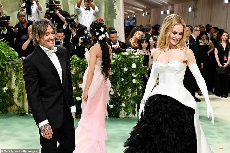 Eiza (center), Keith and Nicole were seen on the steps of the Met Museum at the same time.