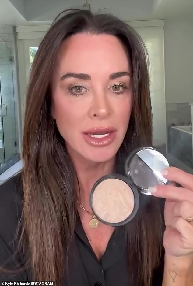 The star, who currently has 4.3 million followers on Instagram, started by applying the $23.40 Balance-n-Brighten foundation with a brush.