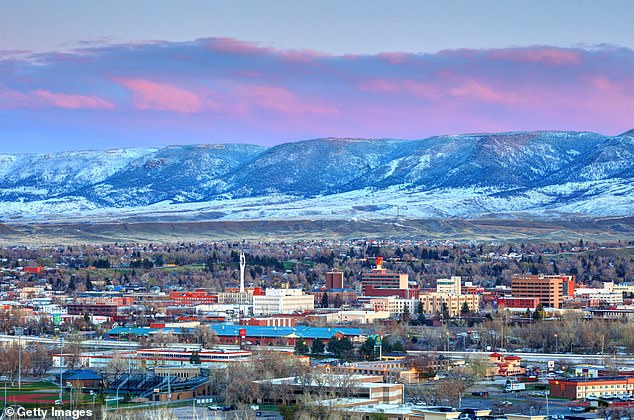 Casper is a city in central Wyoming. Offering stunning landscapes and scenery, it is the second most populated city after Cheyenne. It has about 6,000 inhabitants. The surrounding county has about 20,000 more.