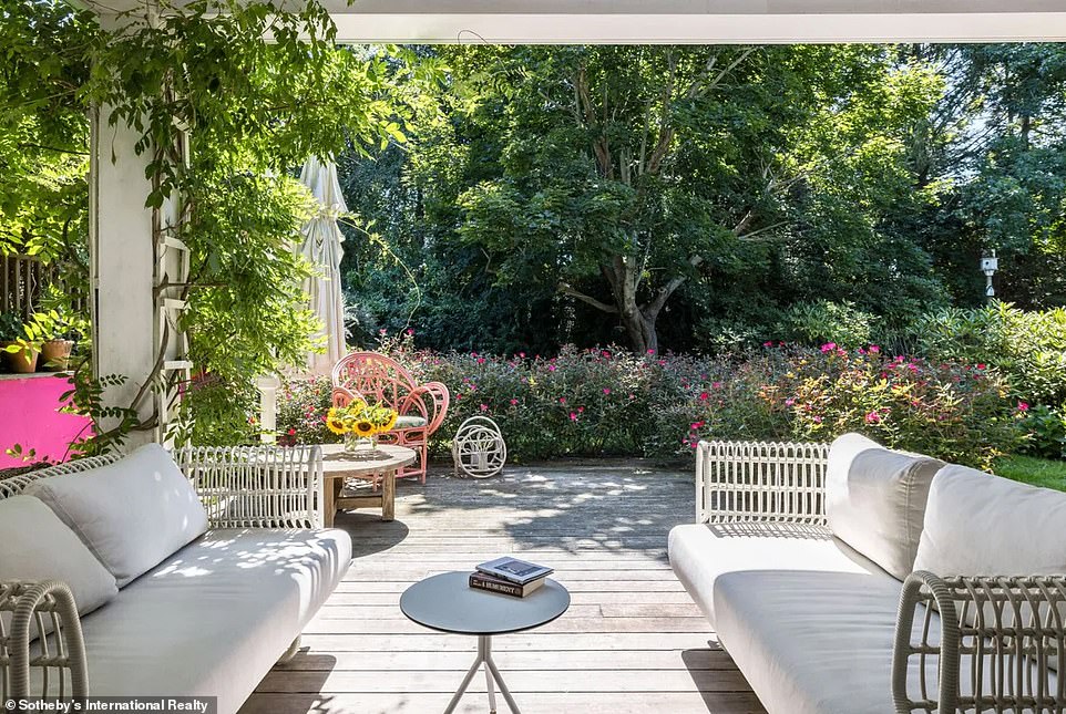 There is space for several sun loungers, as well as an elegantly decorated patio with a spacious white canopy decorated with plants.