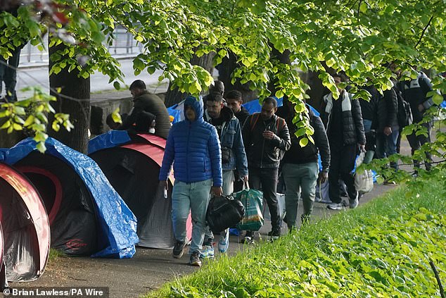 A large number of asylum seekers reportedly boarded buses at 7.30am this morning.