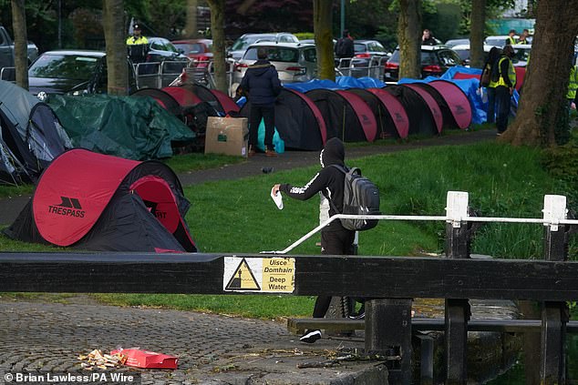 Asylum seekers moved into the area after another makeshift migrant camp surrounding the International Protection Office (IPO) in Mount Street, Dublin, was dismantled last week.