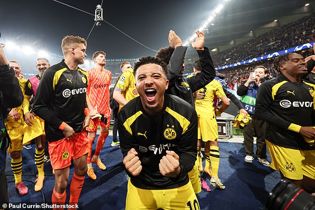 Sancho in the middle of Borussia Dortmund's celebrations after beating PSG to reach the final