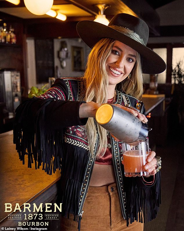 1715378799 585 Yellowstone star Lainey Wilson puts on a cowgirl hat to