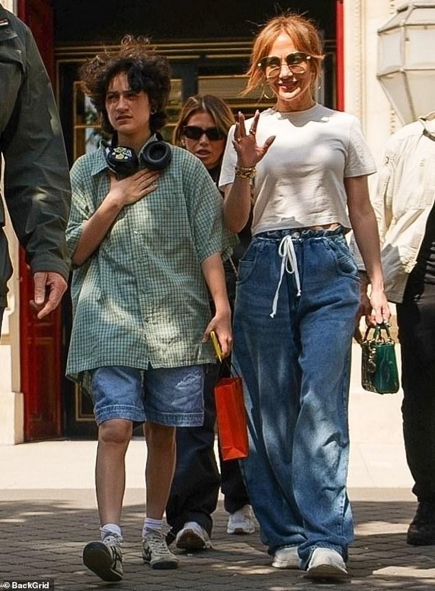 Lopez, who was recently accused of disparaging a journalist at the Met Gala, kept comfortable wearing a bright white T-shirt and oversized blue jeans.