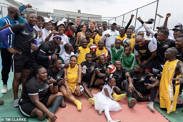 Sitting on the floor, he joined the Nigeria Unconquered team to meet and high-five each other with motivation before getting stuck.