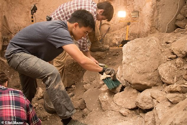 A clay seal unearthed in Jerusalem dating to the 8th century BC may bear the signature of the prophet Isaiah, according to author Eilat Mazar