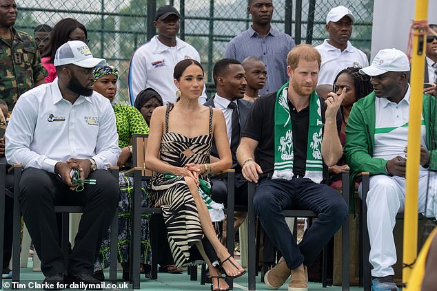 Many of the players, including men and women, were amputees and Meghan clapped and cheered as Harry and his team