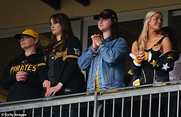 Dunne even had a Skenes badge on her shirt as she showed her support for her boyfriend.