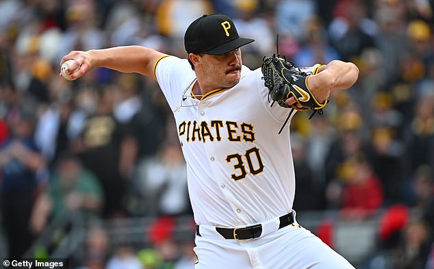 Skenes throws a pitch in the first inning of his Major League career for the Pittsburgh Pirates.