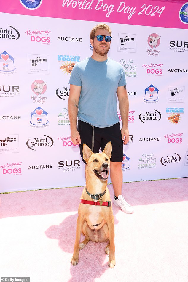 Lisa's son Max Todd made a surprise appearance at the event opting for a blue t-shirt and black shorts.