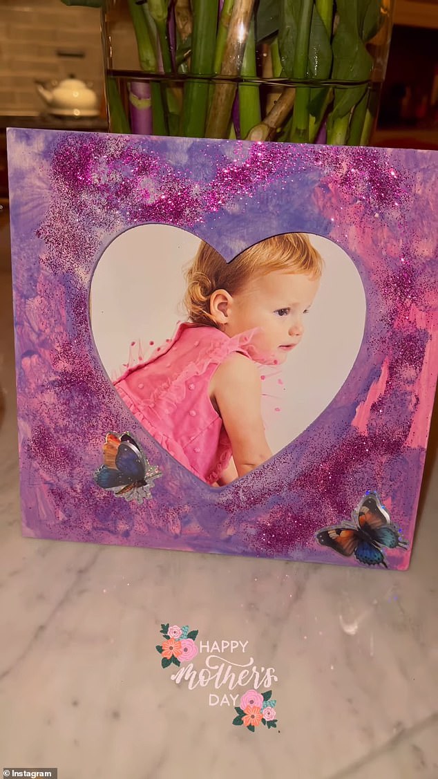 She zoomed in on the sweet photo that came with pink and purple glitter.