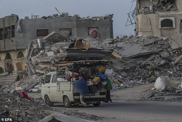 Internally displaced Palestinians arrive in Khan Younis after leaving Rafah following an evacuation order issued by the Israeli army, southern Gaza Strip, May 11, 2024.