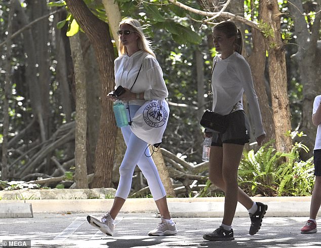 Ivanka carried a linen backpack with the logo of the Valente Brothers Jiu-jitsu school: the family business of Gisele Bündchen's boyfriend, Joaquim Valente.