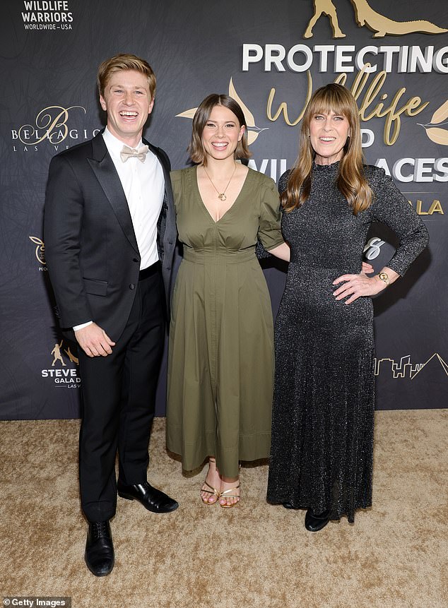 Terri was joined by her daughter Bindi and son Robert that night. Everything in the photo