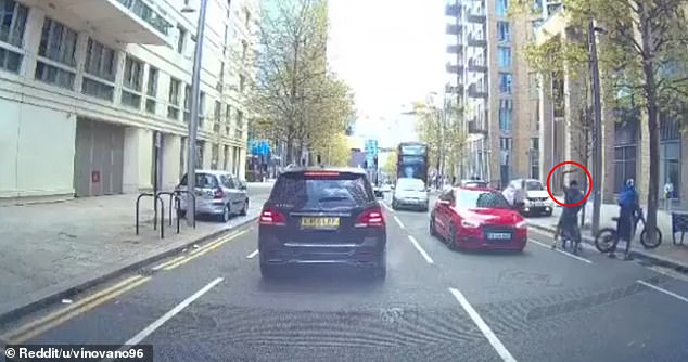 A masked man appears to defend the thief, armed with a machete to threaten the driver